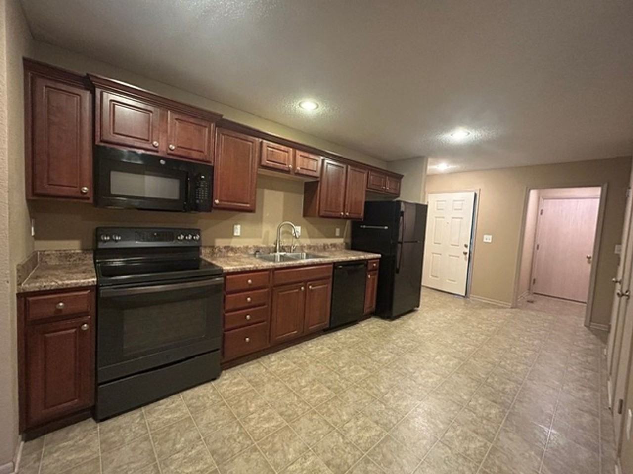 15437 Nw 123rd St - Photo 4 of 21