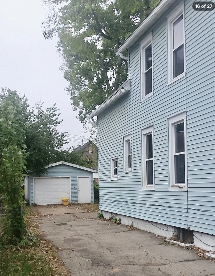 2109 Elm St - Photo 2 of 9