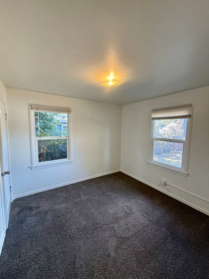 2033 Reclamation Ave - Photo 4 of 11