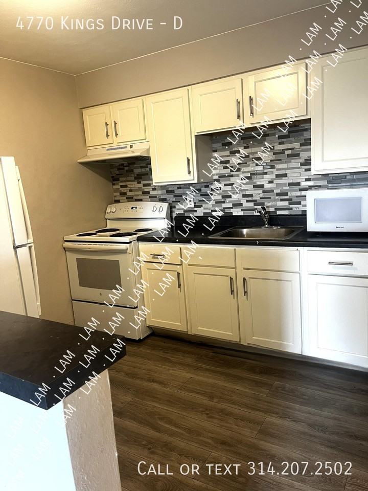 4770 Kings Dr #D - Photo 2 of 5