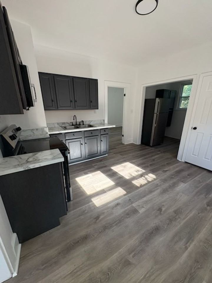 1204 Delmar Ave - Photo 4 of 16