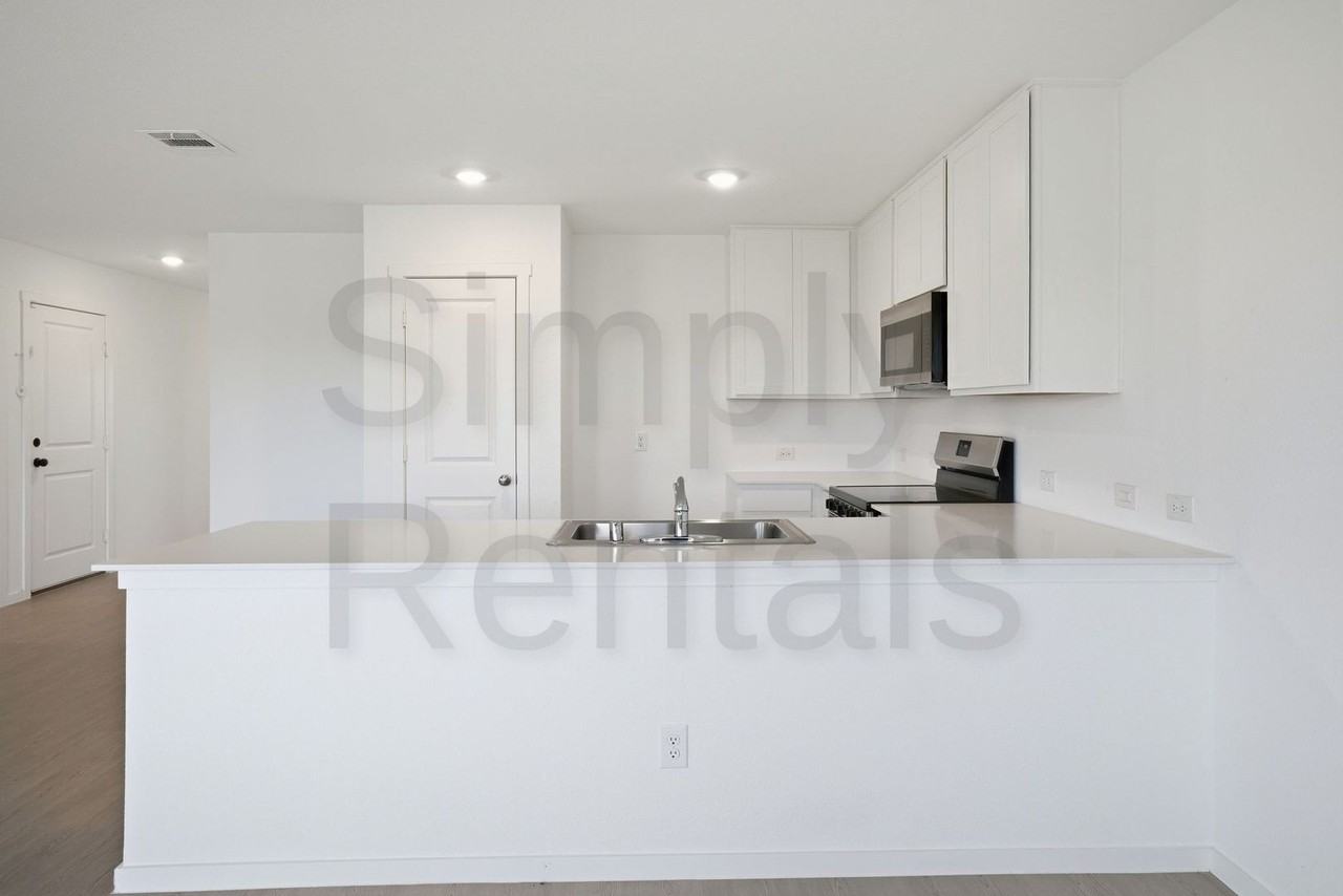 1410 Gratiot Dr - Photo 6 of 38