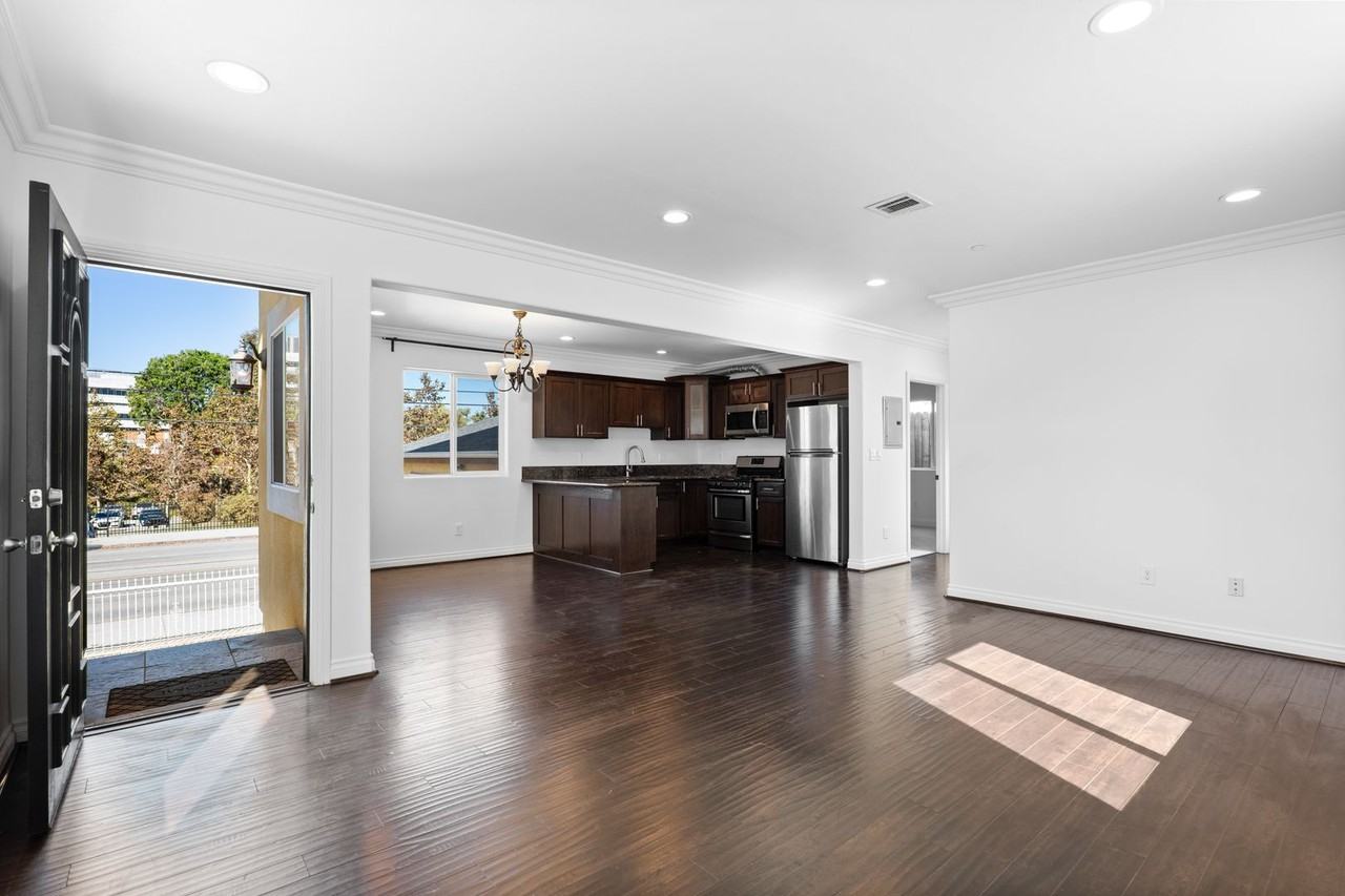 1530 N Soto St - Photo 4 of 25