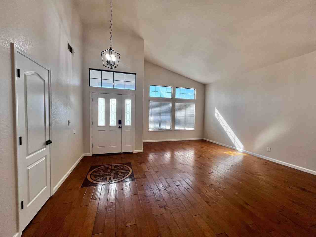 1695 Klondike Way - Photo 4 of 48