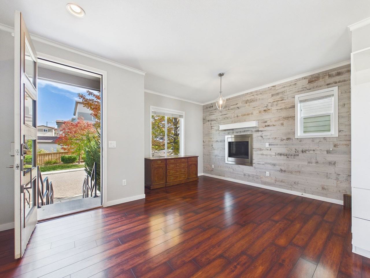 3328 Cranston Cir - Photo 4 of 41
