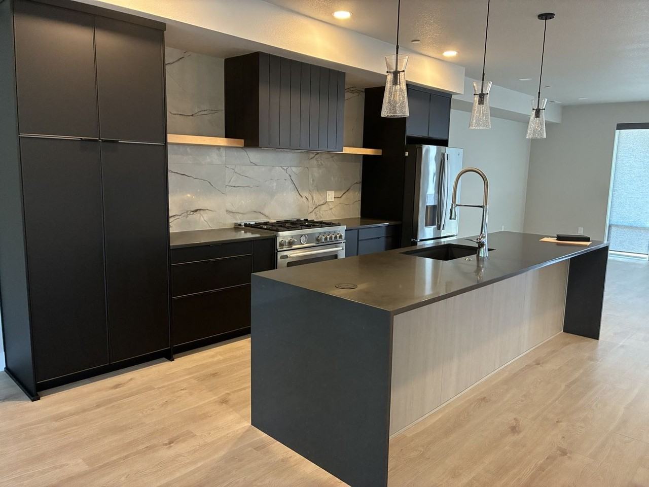 627 Sw Lobelia St - Photo 4 of 7