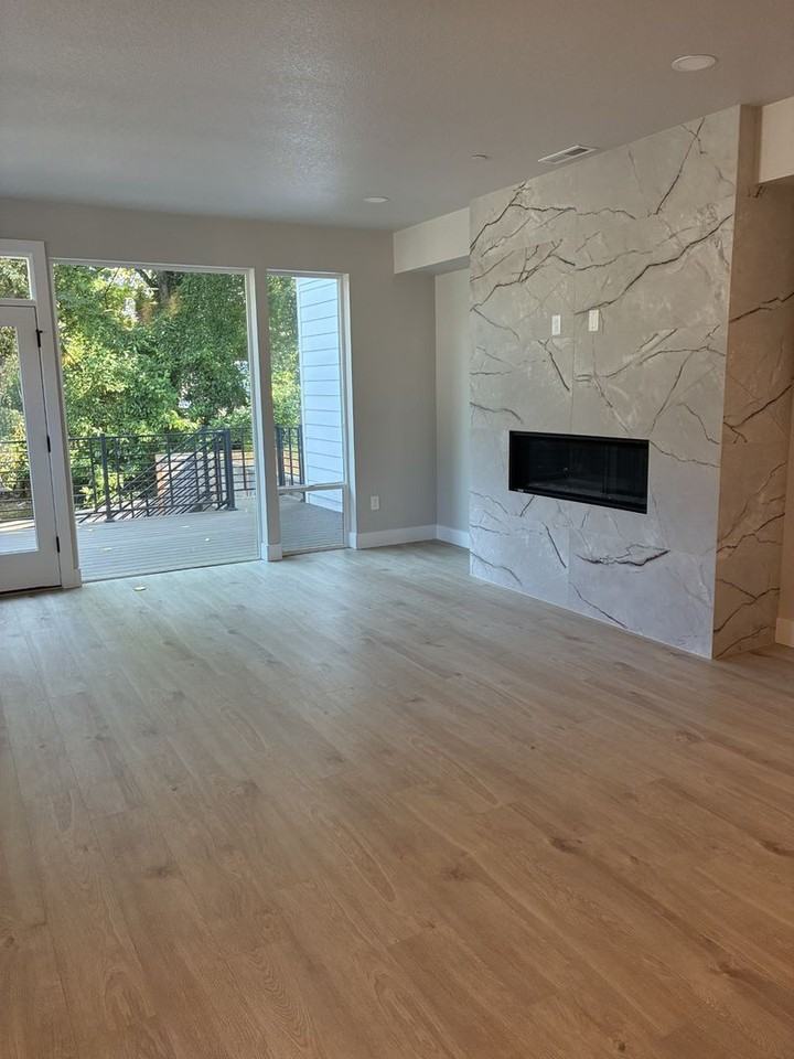 627 Sw Lobelia St - Photo 5 of 7