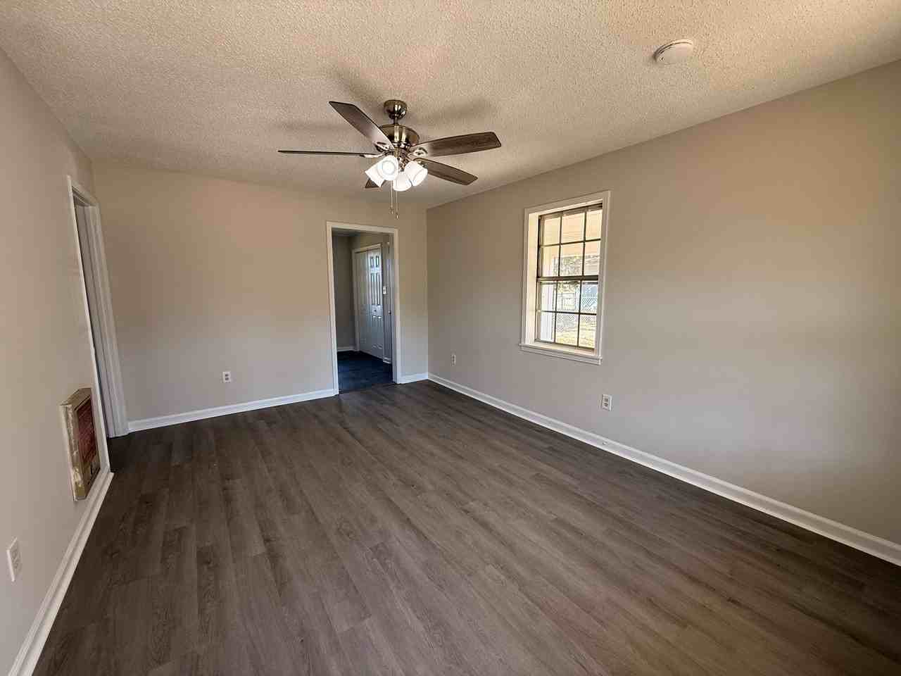 560 Lark St - Photo 2 of 10