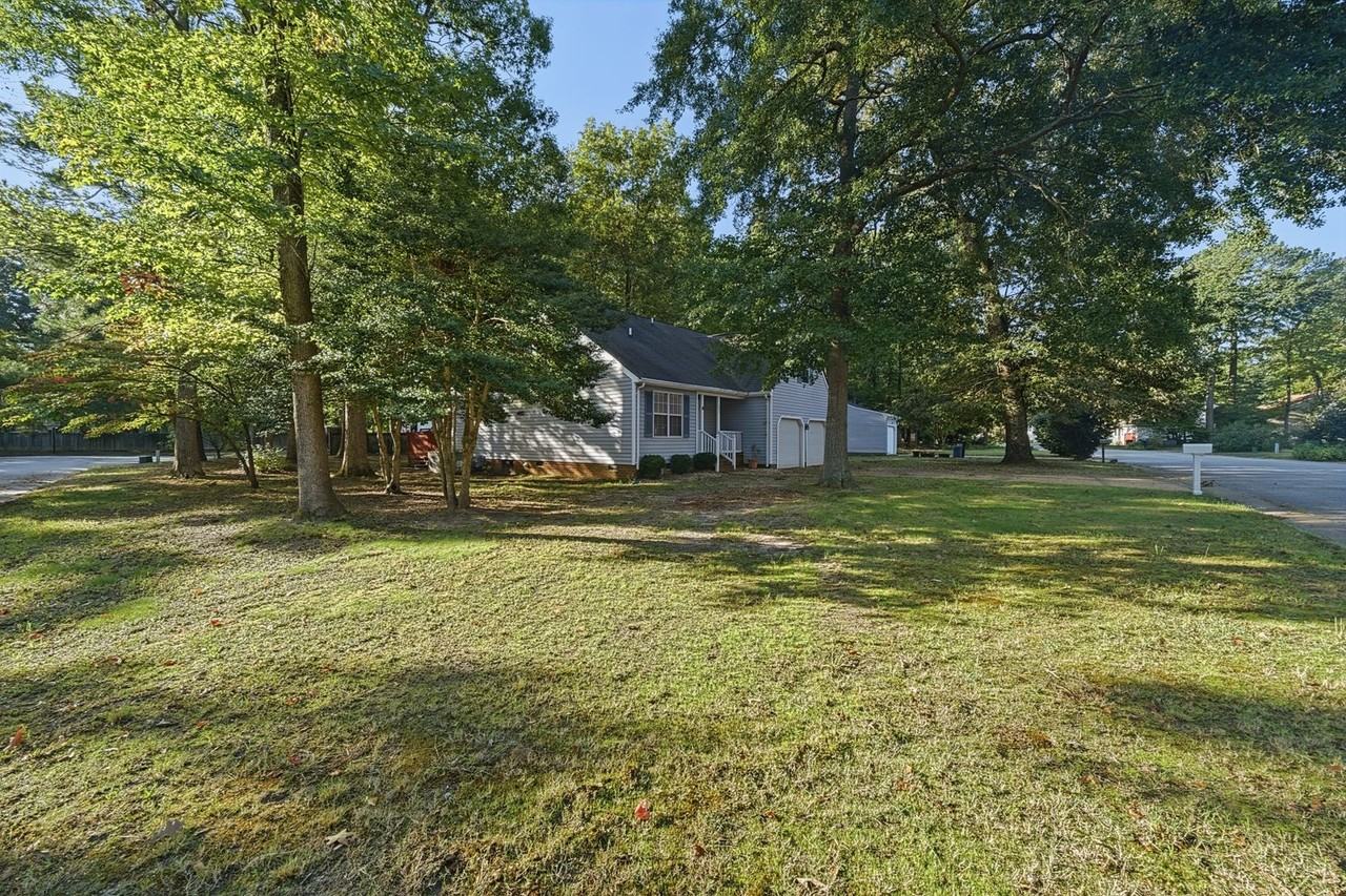 203 Lynns Way - Photo 2 of 36