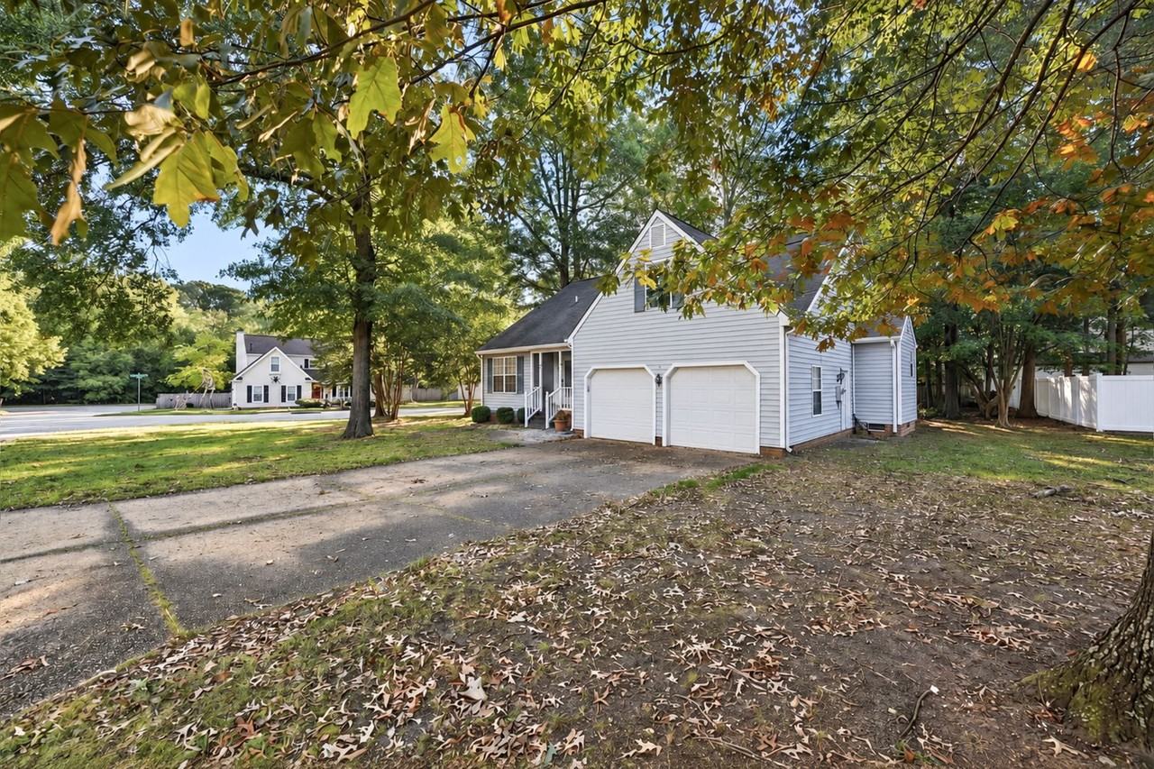 203 Lynns Way - Photo 3 of 36