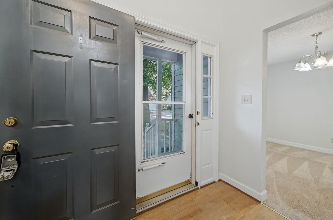 203 Lynns Way - Photo 4 of 36