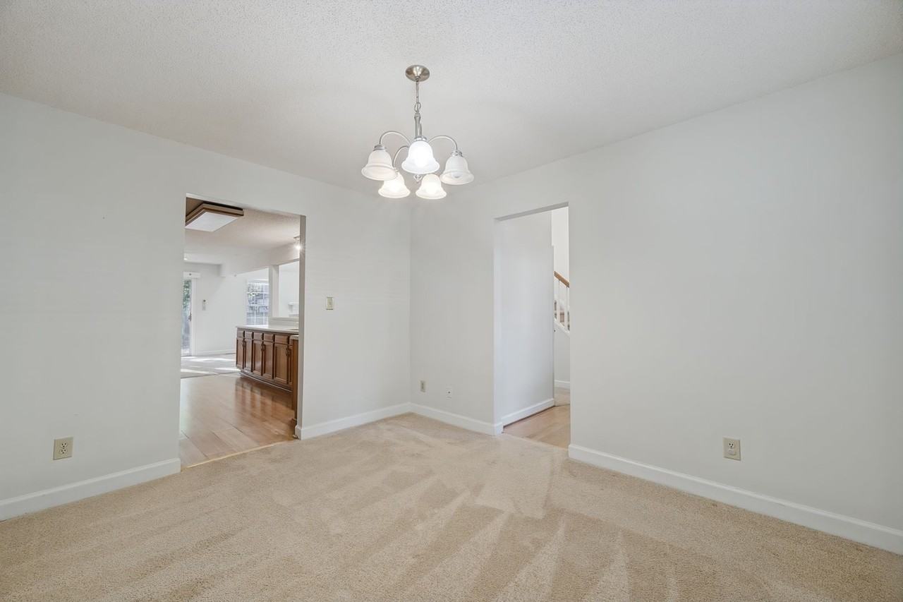 203 Lynns Way - Photo 5 of 36
