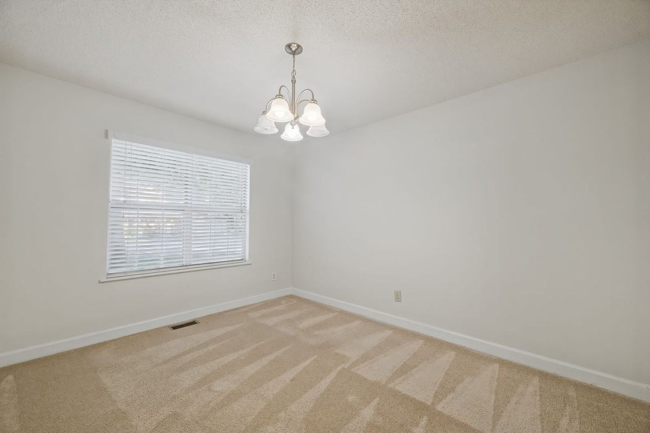 203 Lynns Way - Photo 6 of 36