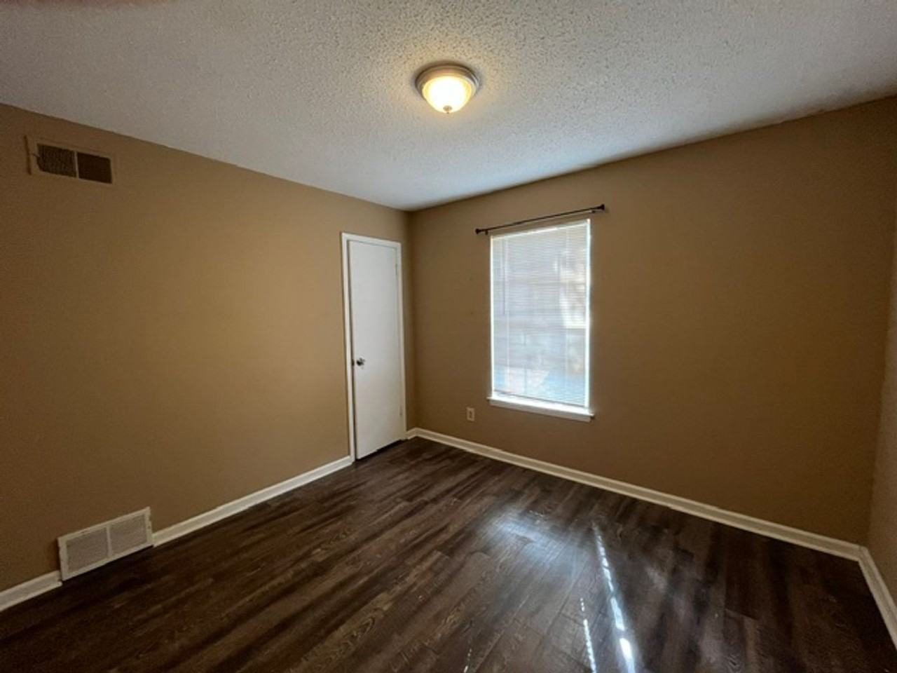 3300 Mayfair Dr - Photo 5 of 12