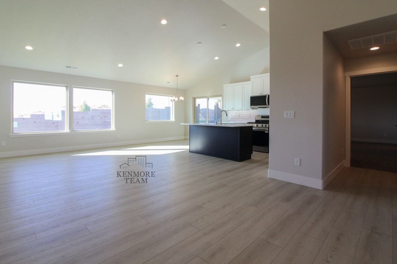 2936 S Roosevelt St - Photo 2 of 21