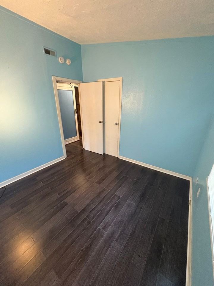 1121 Saint Helena Dr - Photo 4 of 11