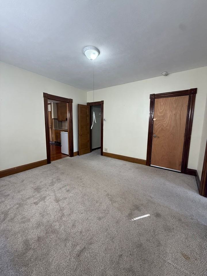 146 Grove St - Photo 5 of 11
