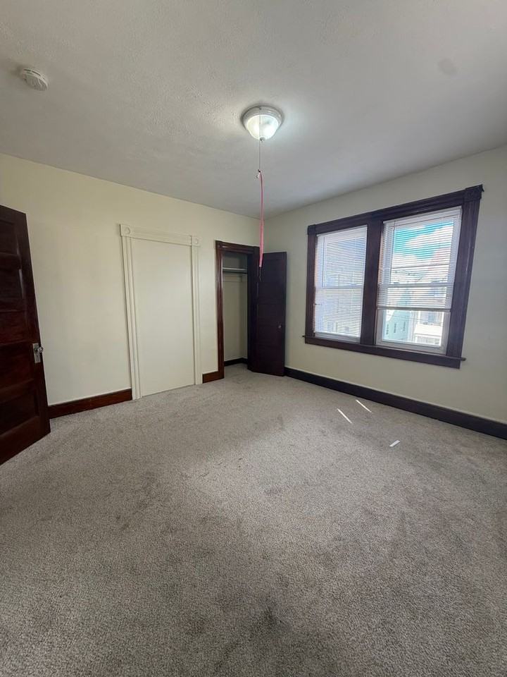 146 Grove St - Photo 6 of 11
