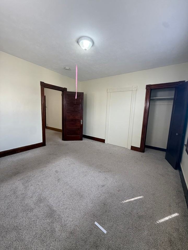 146 Grove St - Photo 7 of 11