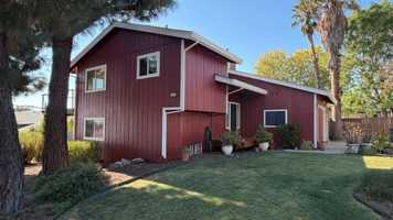 featured image of 3738 Sanford St