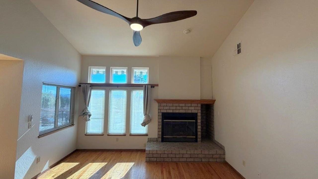 3738 Sanford St - Photo 4 of 27
