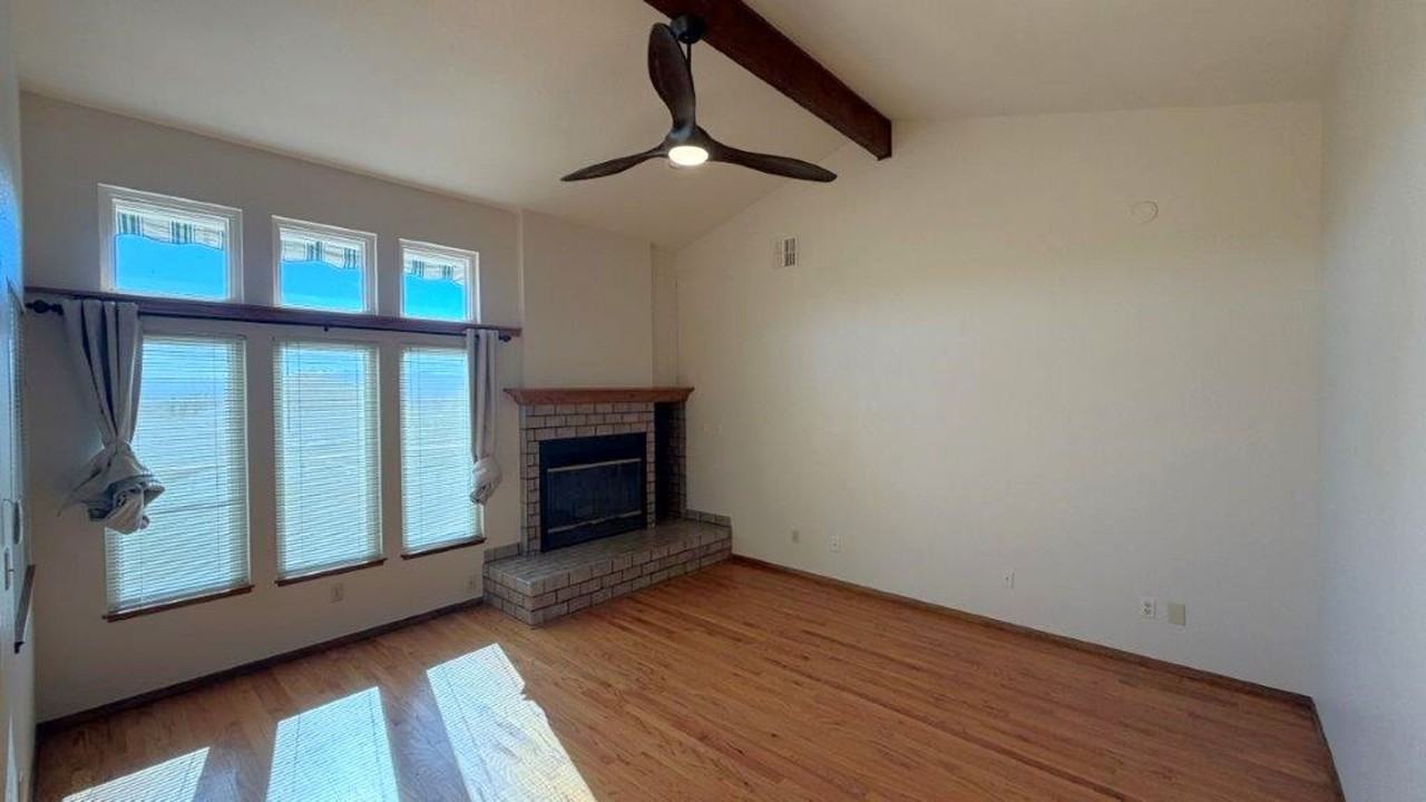 3738 Sanford St - Photo 5 of 27