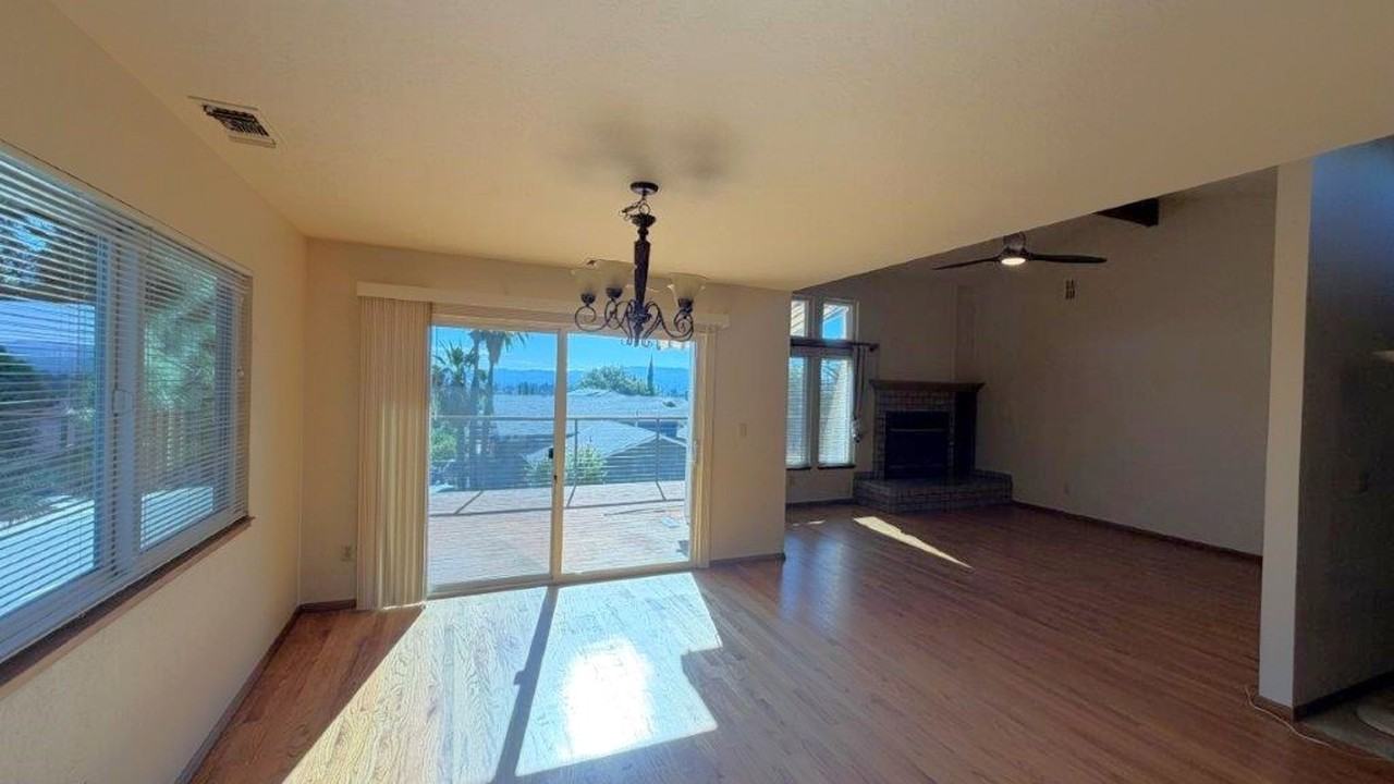 3738 Sanford St - Photo 6 of 27