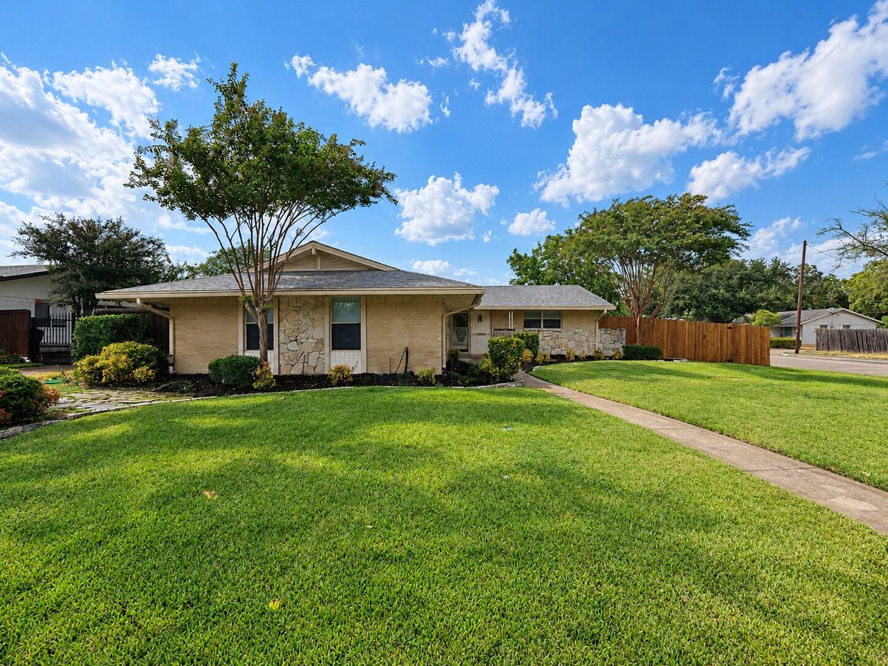 1409 Sherrye Dr - Photo 3 of 34