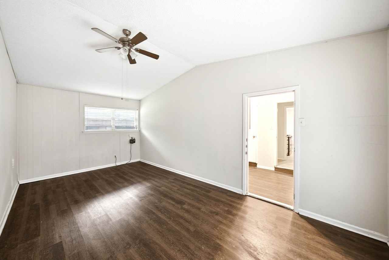 1409 Sherrye Dr - Photo 6 of 34