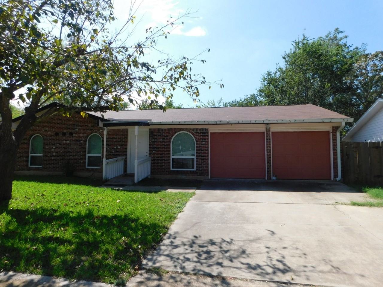 2613 Baxter Dr - Photo 2 of 2