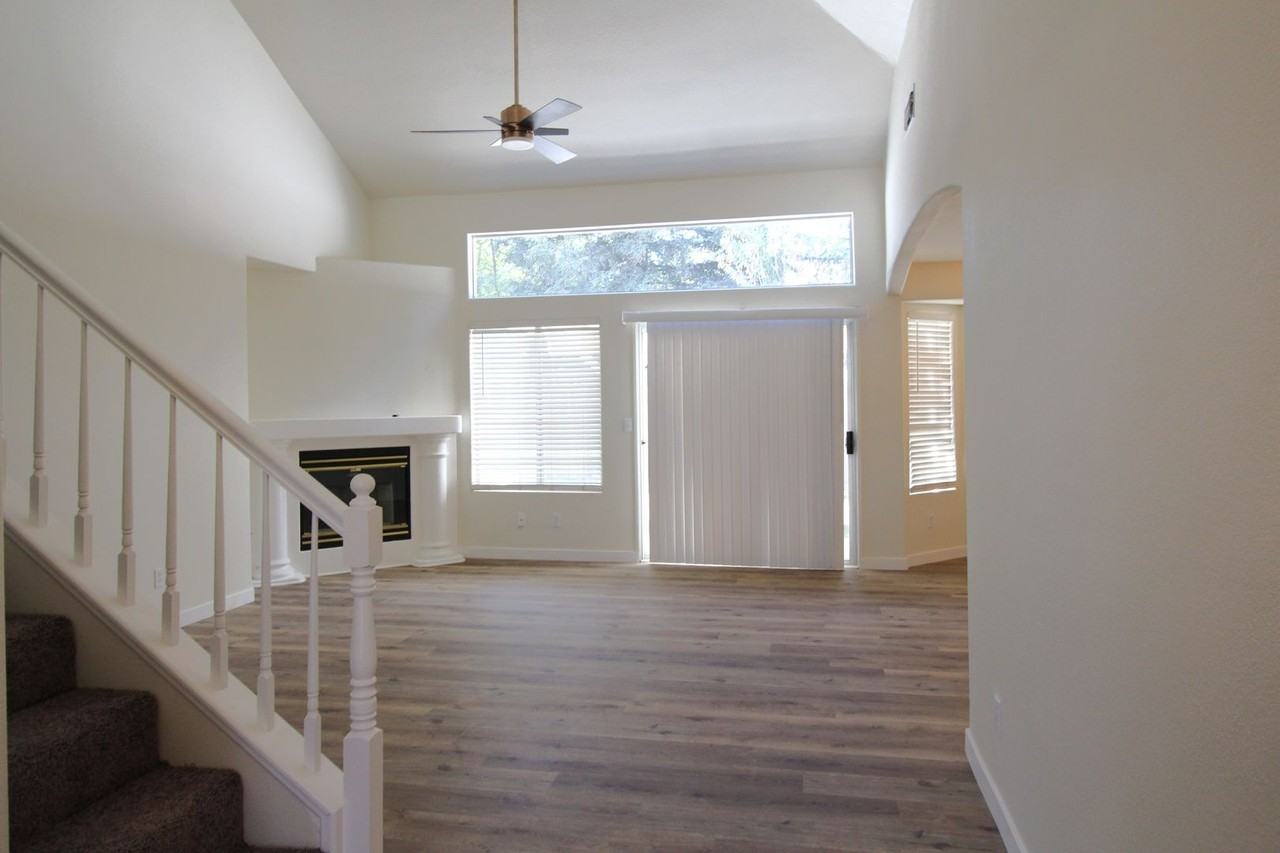 9547 N Whitehouse Dr - Photo 2 of 11