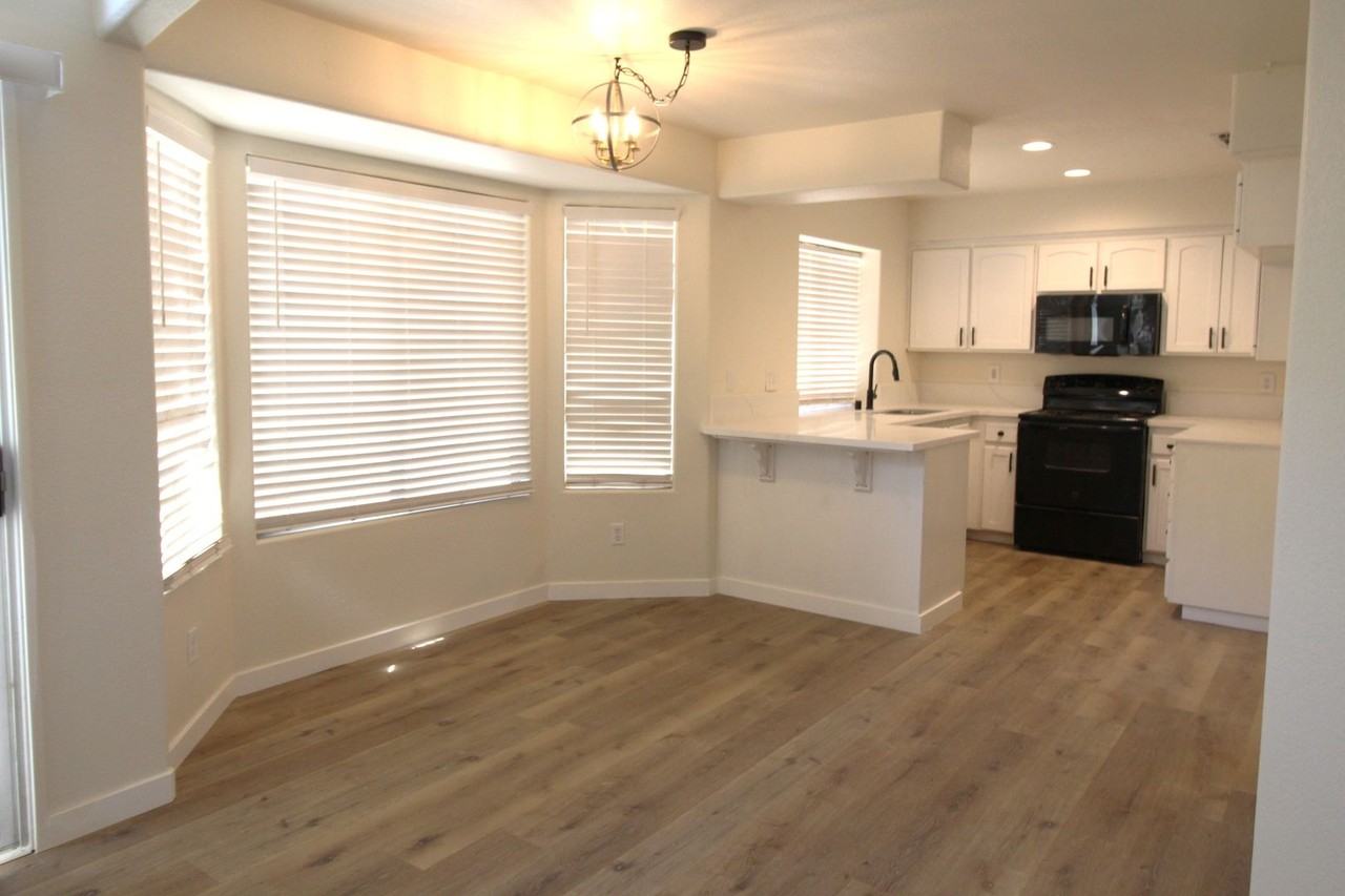 9547 N Whitehouse Dr - Photo 5 of 11