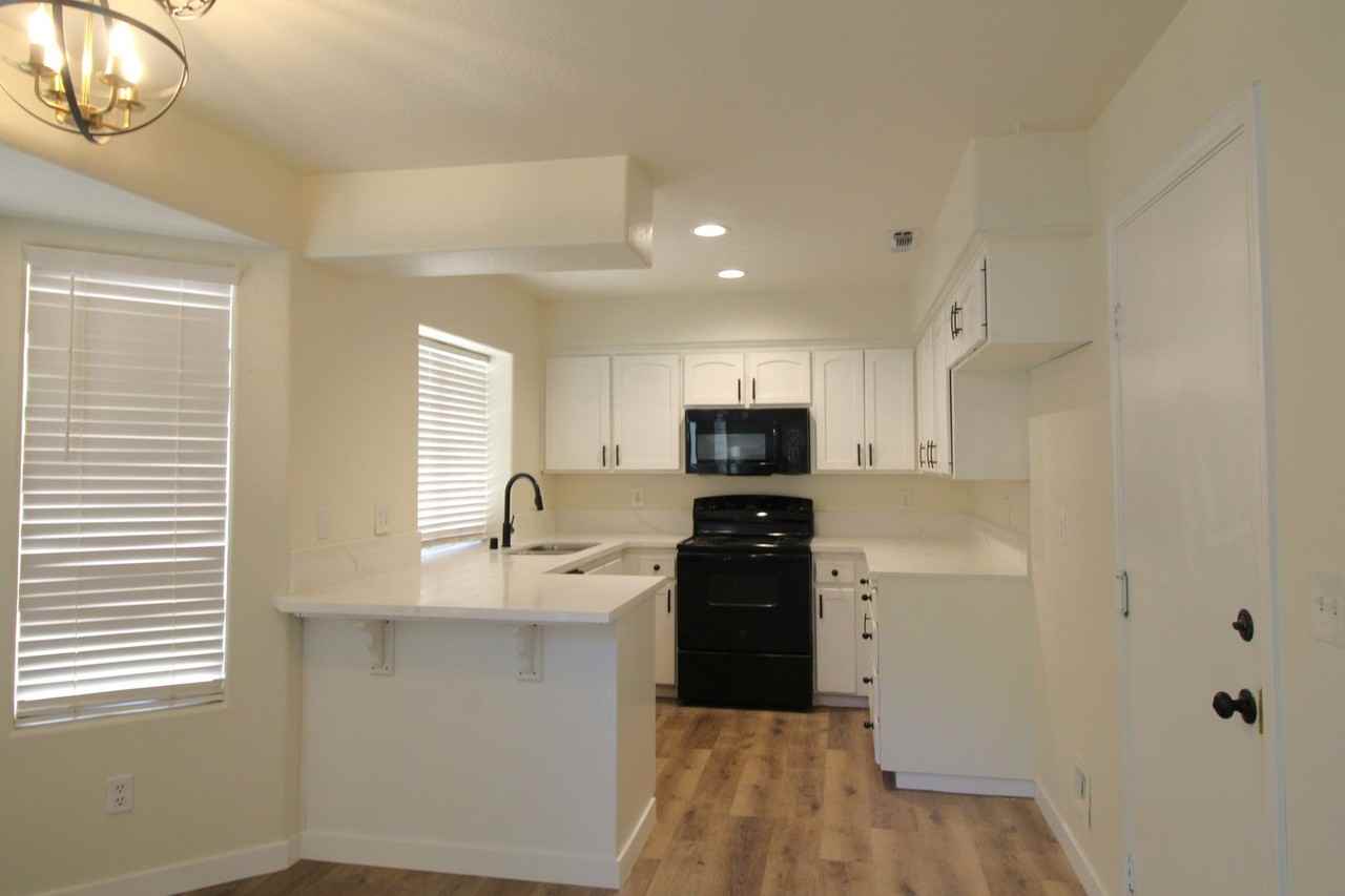 9547 N Whitehouse Dr - Photo 6 of 11