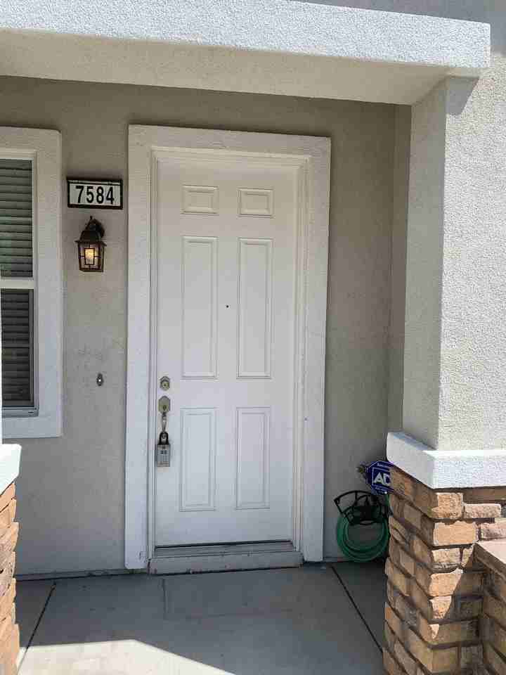 7584 Nicklin St - Photo 3 of 21