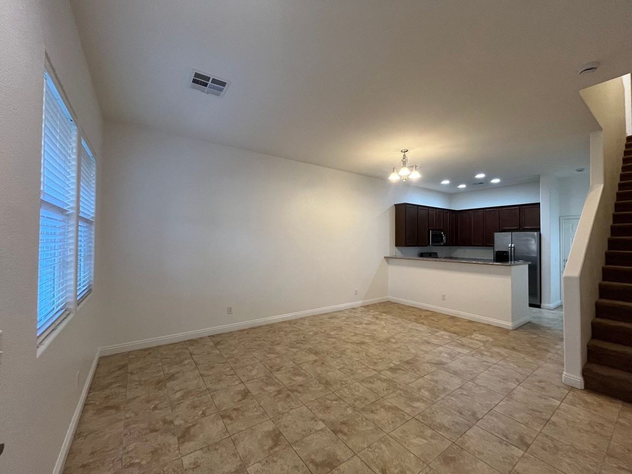 7584 Nicklin St - Photo 4 of 21