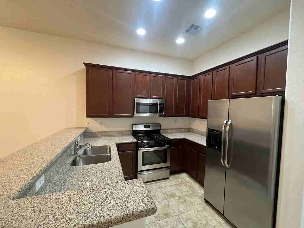 7584 Nicklin St - Photo 6 of 21