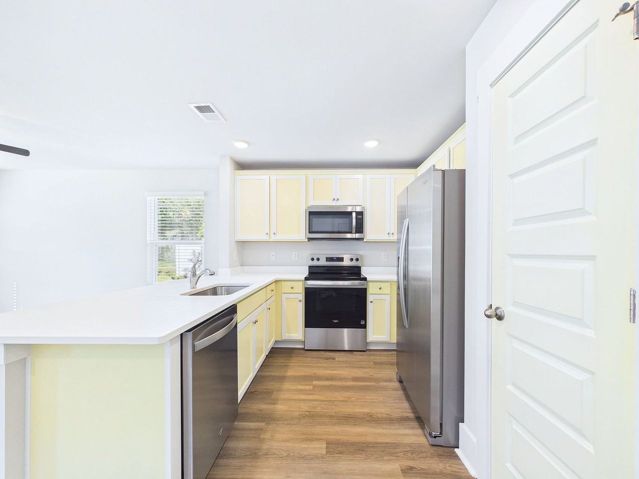 7790 Pennycress Dr - Photo 4 of 35