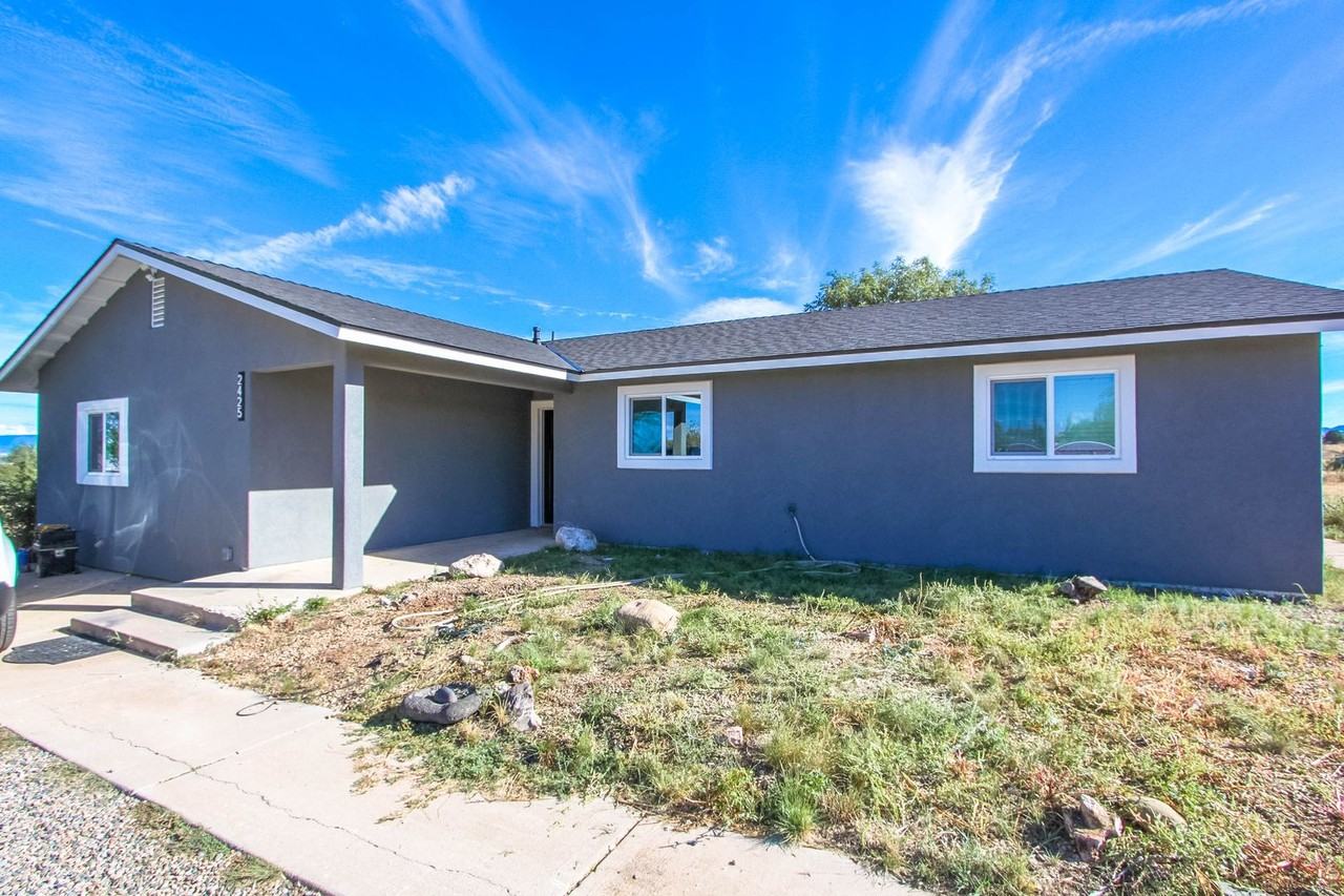 2425 N Navajo Pl - Photo 2 of 3