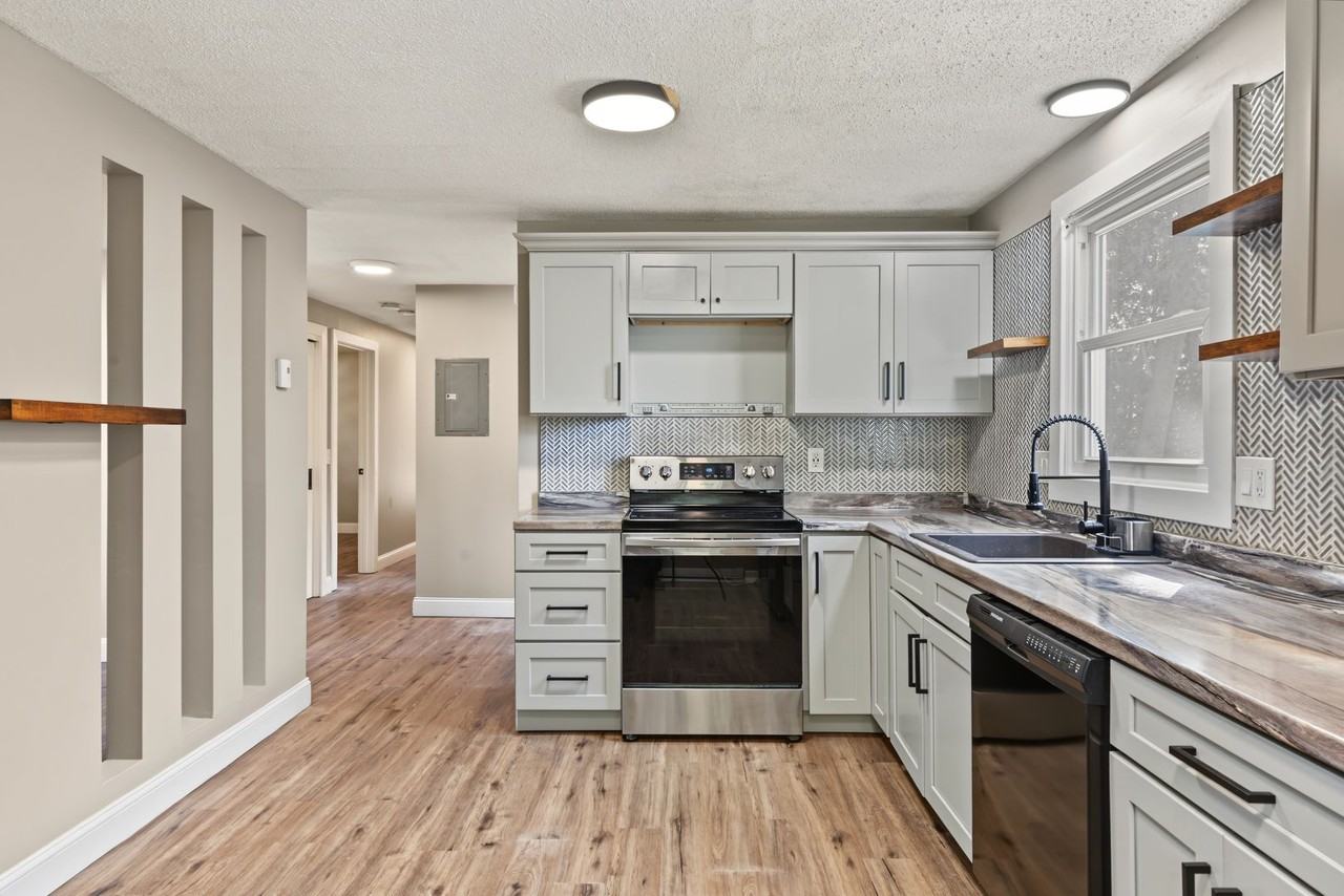 15 Otis Ct - Photo 6 of 19