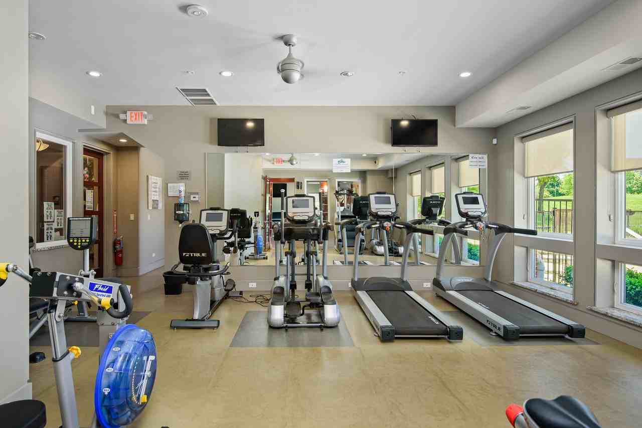 Wilshire Towers Apartments - Photo 5 of 17