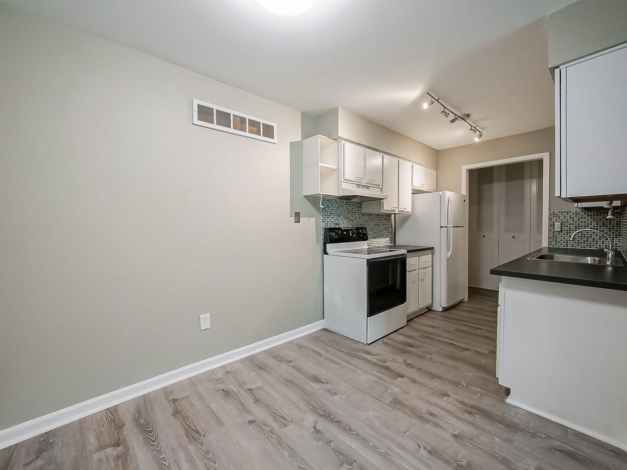 655 Randolph St #102 - Photo 7 of 29