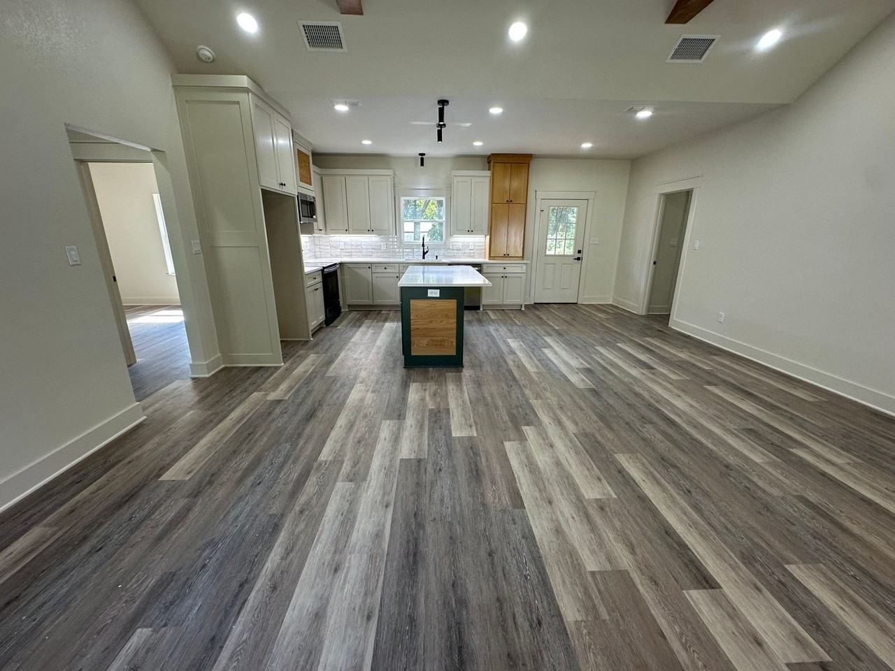 115 Debra Dr - Photo 4 of 30