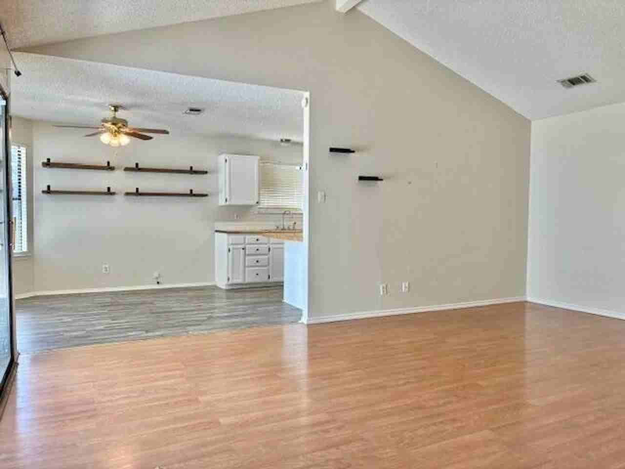 2718 Regent Blvd - Photo 2 of 5