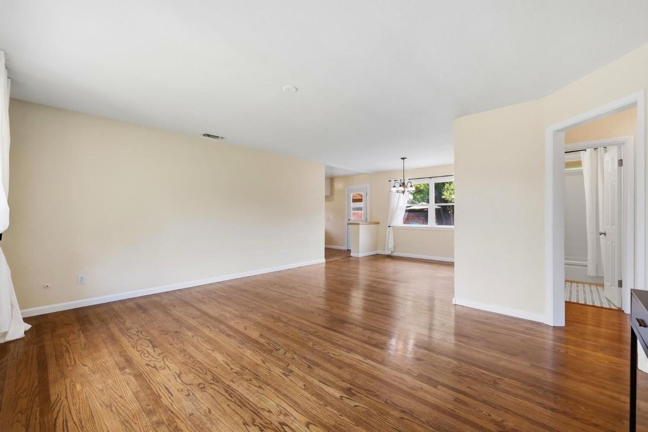 8954 Truman St - Photo 4 of 34