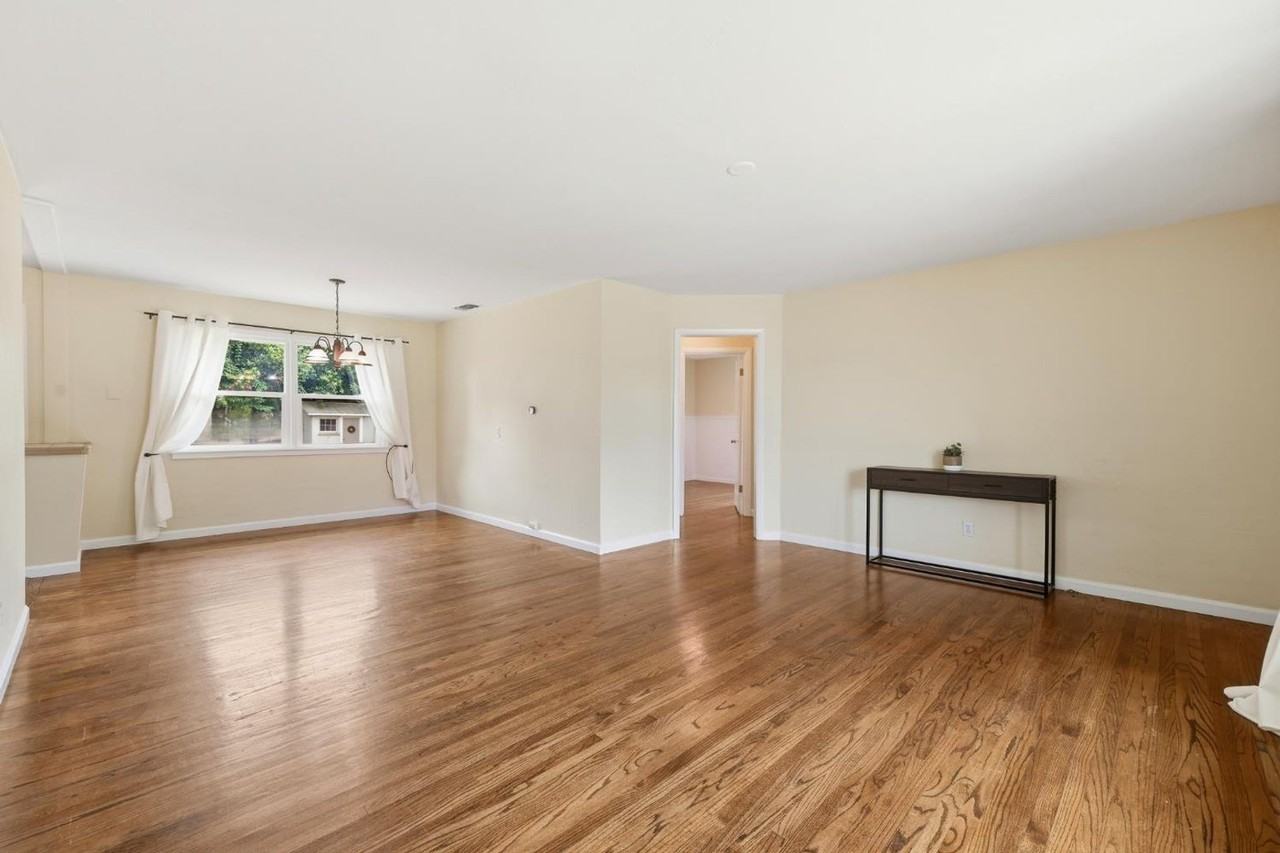 8954 Truman St - Photo 5 of 34