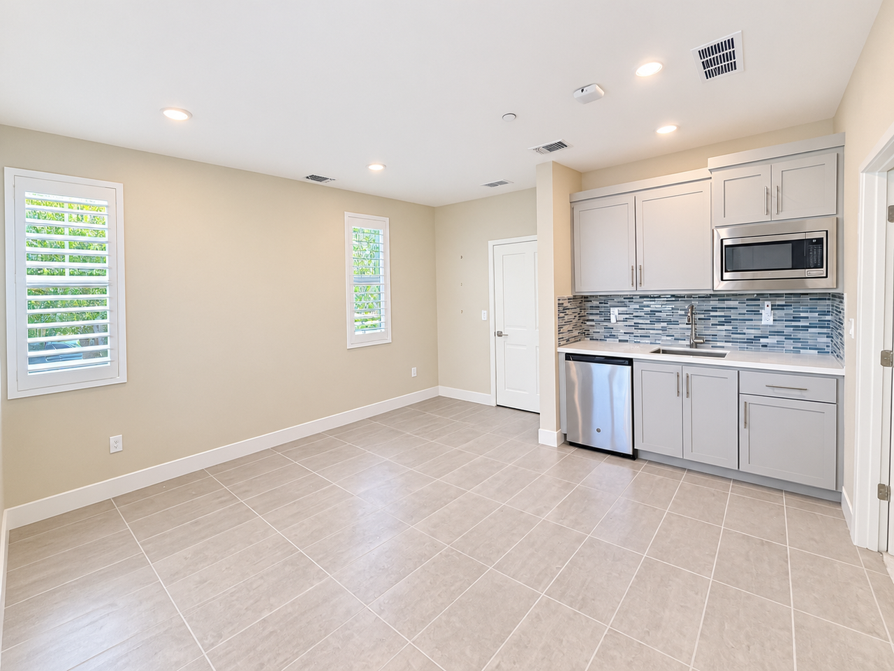 37901 Hickory St - Photo 5 of 11