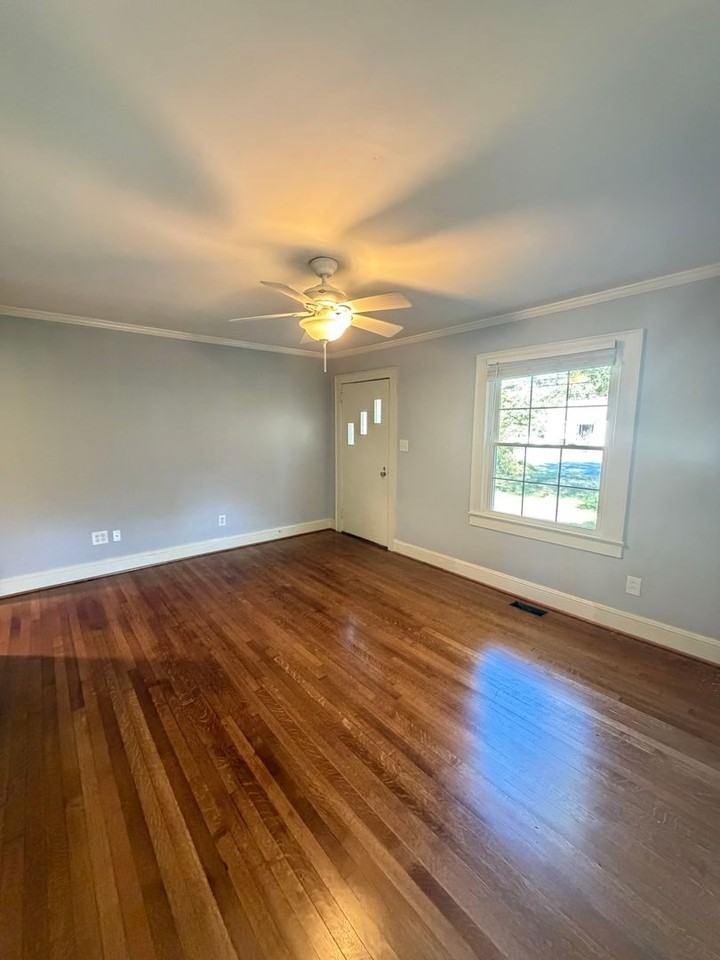 1546 W Davis St - Photo 3 of 14