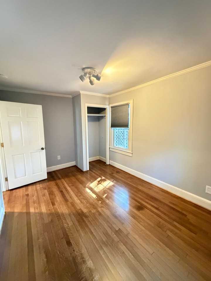 1546 W Davis St - Photo 7 of 14