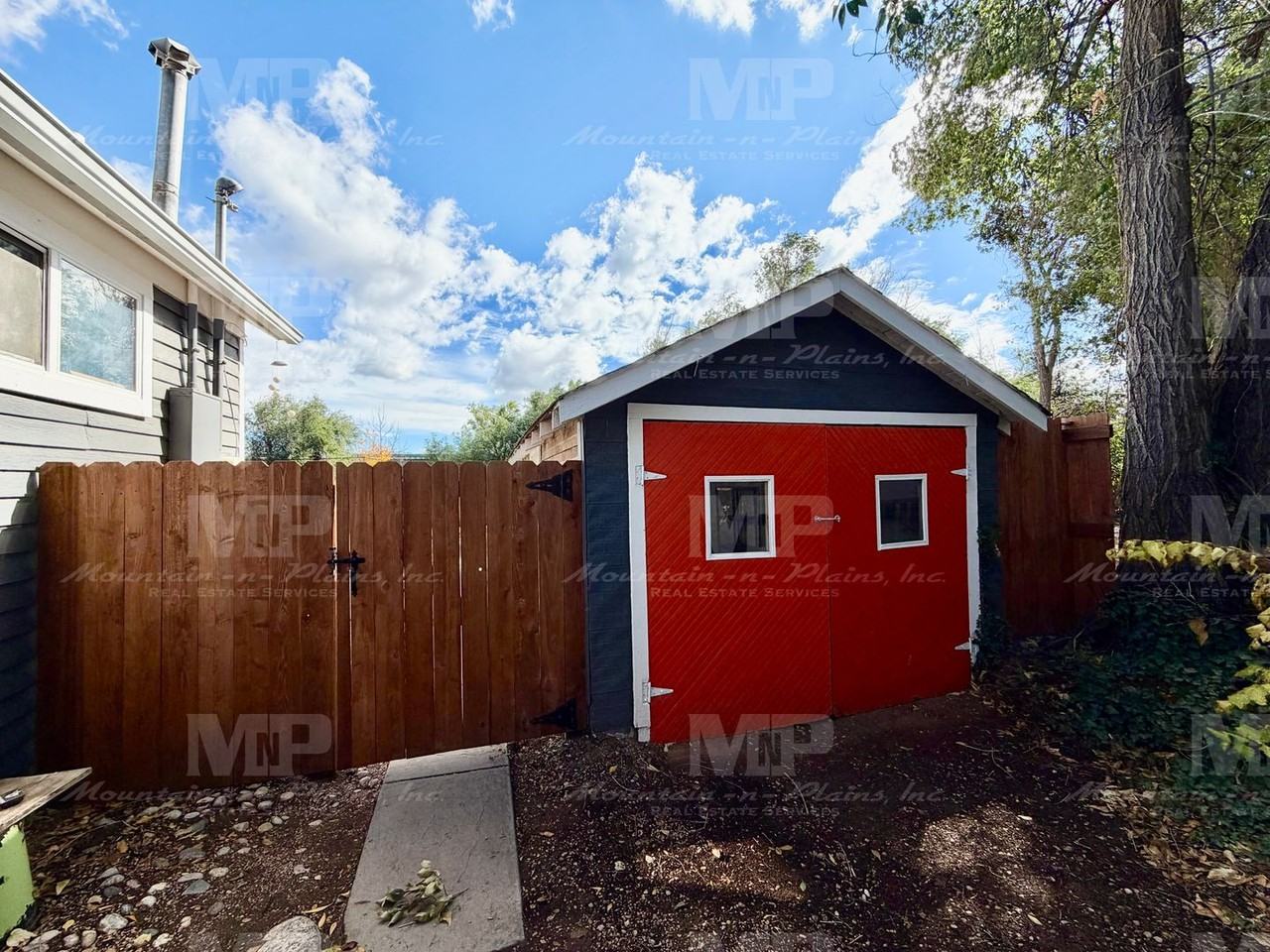 640 Lesser Dr - Photo 2 of 15