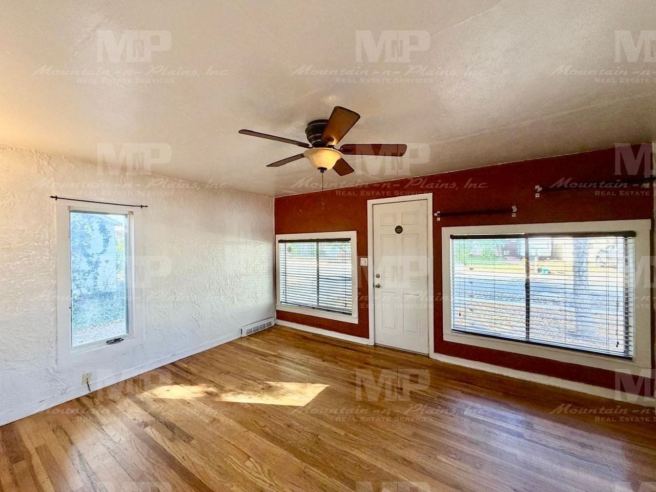 640 Lesser Dr - Photo 3 of 15